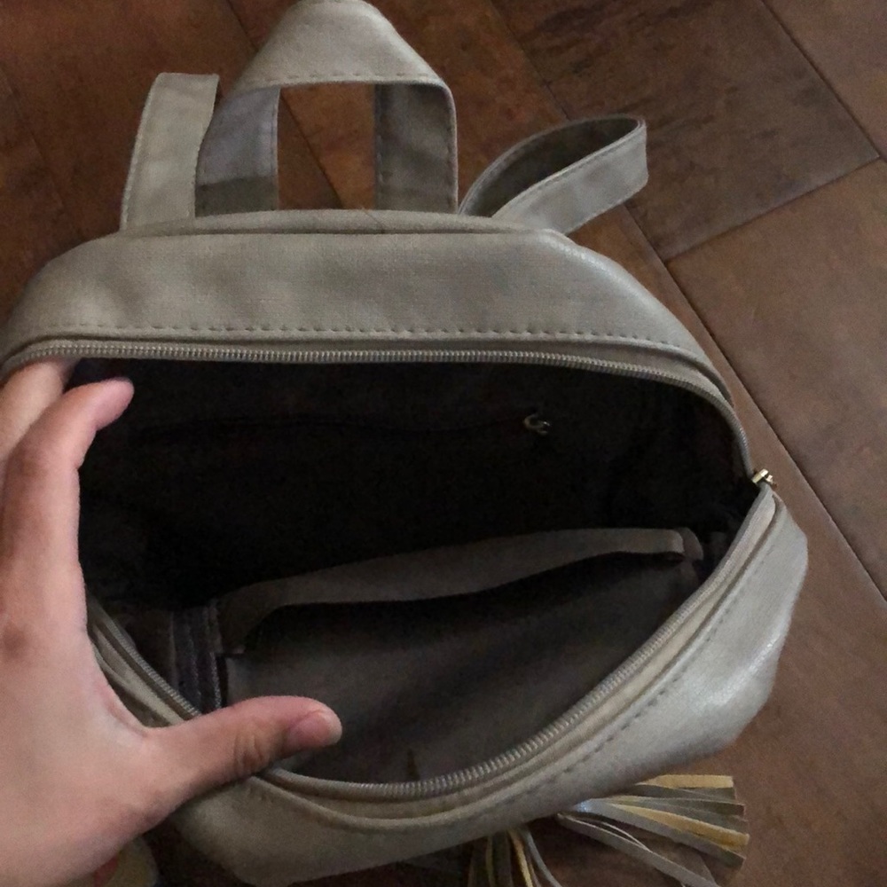 Adjustable small backpack - Picture 3 of 4